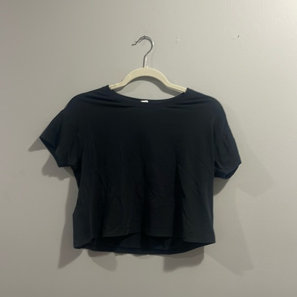Lululemon Solid Black Basic Workout Top Sz 2 - Picture 1 of 5